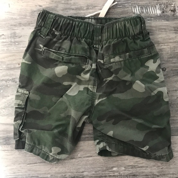Old navy toddler cargo shorts - Picture 2 of 3